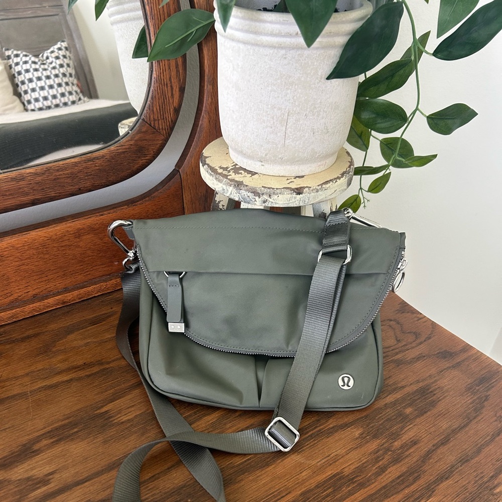 lululemon all night festival bag 5L